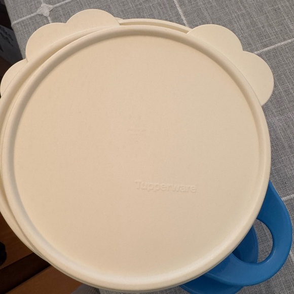 Tupperware Blue Bowl - Picture 2 of 5